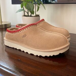 UGG Tasman 'SAND/DARK CHERRY' Women's Size 8 Suede Slippers 5955-SNDD